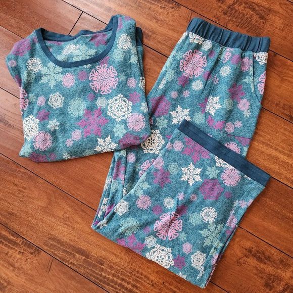 Aria Super Soft Pajama Set | Teal with Purple Snowflakes |  size L - Picture 1 of 5